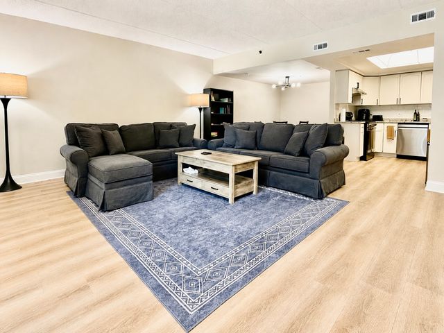 1330 Perry Street 202, Des Plaines, IL 60016