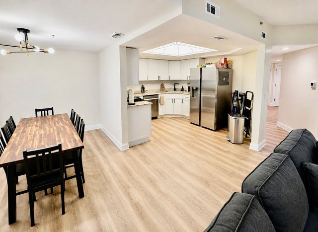 1330 Perry Street 202, Des Plaines, IL 60016
