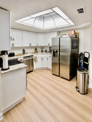 1330 Perry Street 202, Des Plaines, IL 60016