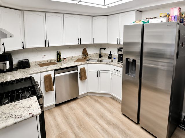 1330 Perry Street 202, Des Plaines, IL 60016