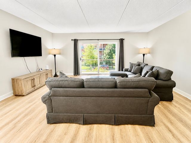 1330 Perry Street 202, Des Plaines, IL 60016