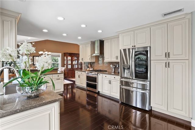 2204 E Vista Mesa Way, Orange, CA 92867
