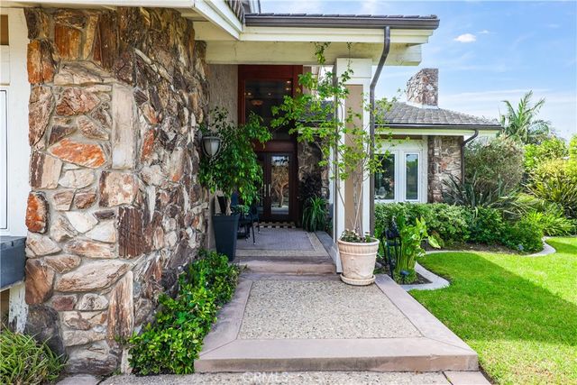 2204 E Vista Mesa Way, Orange, CA 92867