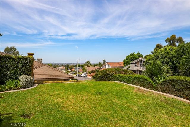 2204 E Vista Mesa Way, Orange, CA 92867