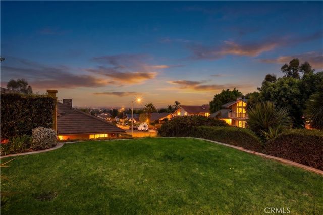 2204 E Vista Mesa Way, Orange, CA 92867