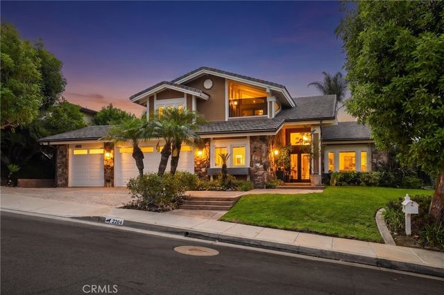 2204 E Vista Mesa Way, Orange, CA 92867