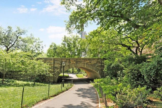 64 E 94th St Apt 1G, New York City, NY 10128