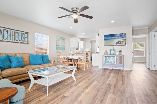 906 S Young St, Rockport, TX 78382