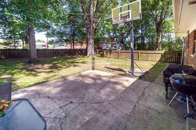 121 S Tennessee Street, Chandler, IN 47601
