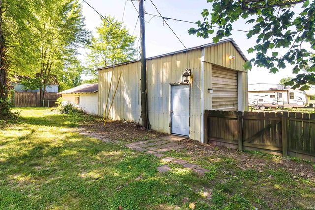 121 S Tennessee Street, Chandler, IN 47601