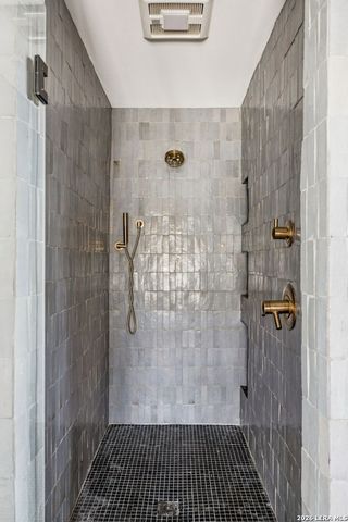 110 Henderson St, San Antonio, TX 78209