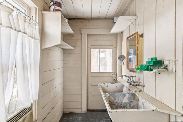 110 Henderson St, San Antonio, TX 78209