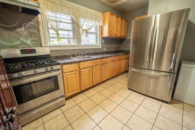 352 N 7Th St, Newark City, NJ 07107