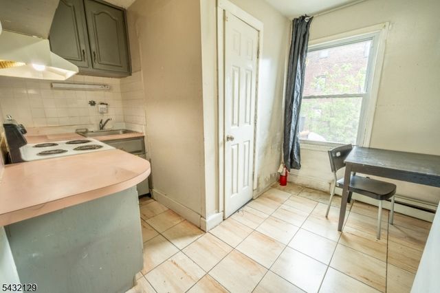 352 N 7Th St, Newark City, NJ 07107
