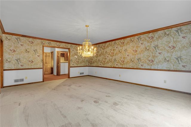 450 Knollwood Cir, Economy, PA 15042