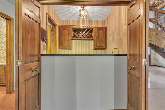 450 Knollwood Cir, Economy, PA 15042