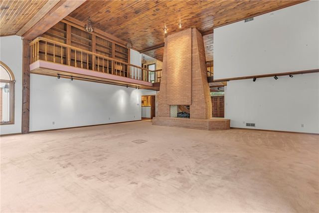 450 Knollwood Cir, Economy, PA 15042