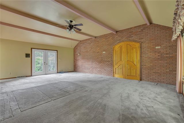 450 Knollwood Cir, Economy, PA 15042