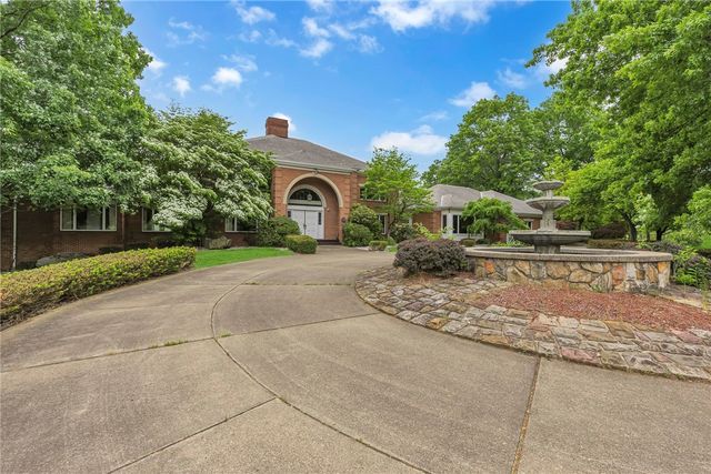 450 Knollwood Cir, Economy, PA 15042