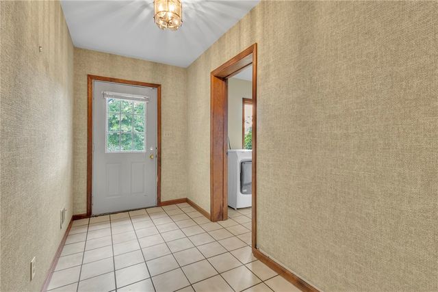 450 Knollwood Cir, Economy, PA 15042