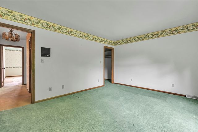 450 Knollwood Cir, Economy, PA 15042