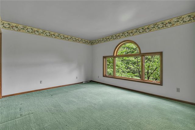 450 Knollwood Cir, Economy, PA 15042