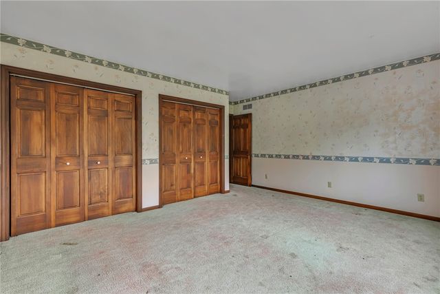 450 Knollwood Cir, Economy, PA 15042