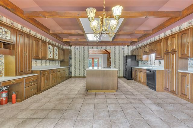 450 Knollwood Cir, Economy, PA 15042