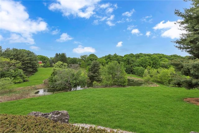 450 Knollwood Cir, Economy, PA 15042
