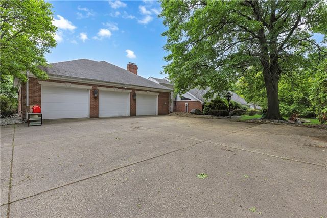450 Knollwood Cir, Economy, PA 15042