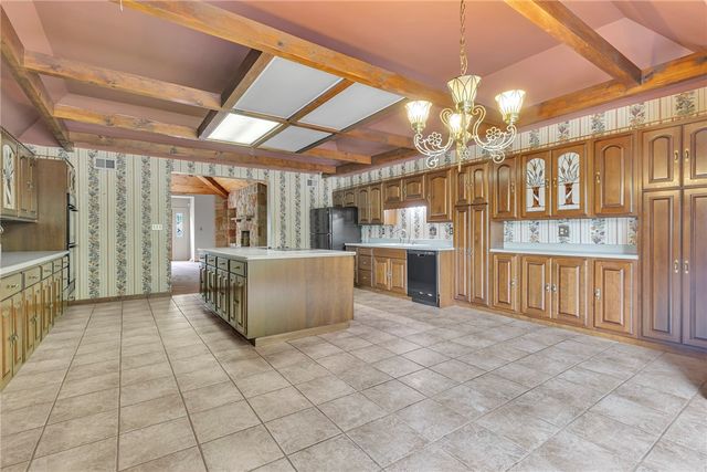 450 Knollwood Cir, Economy, PA 15042