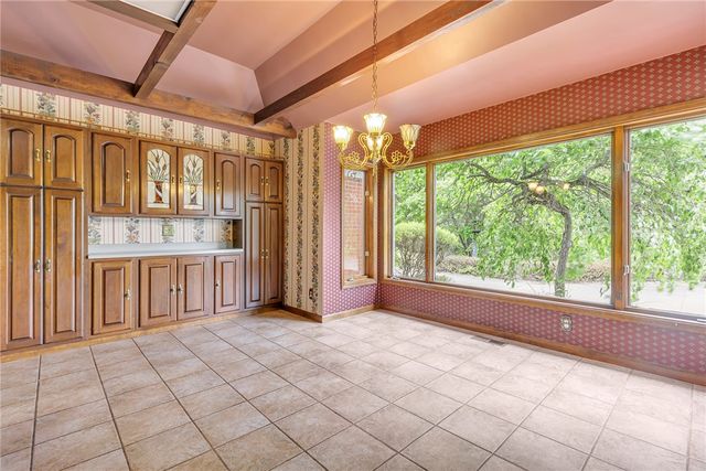 450 Knollwood Cir, Economy, PA 15042