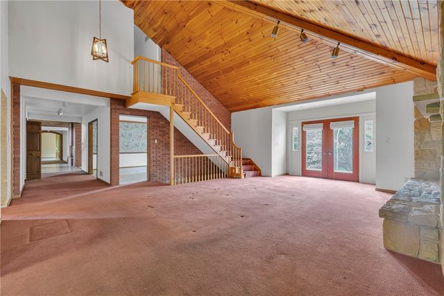 450 Knollwood Cir, Economy, PA 15042