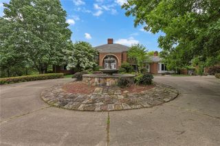 450 Knollwood Cir, Economy, PA 15042