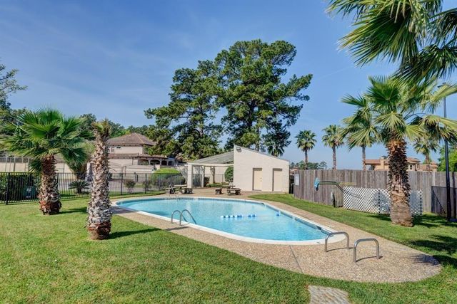 38 Regency Point, Conroe, TX 77356