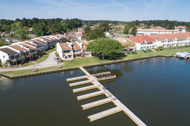 38 Regency Point, Conroe, TX 77356