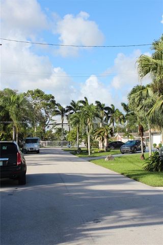 4465 SW 38th Ter, Dania Beach, FL 33312