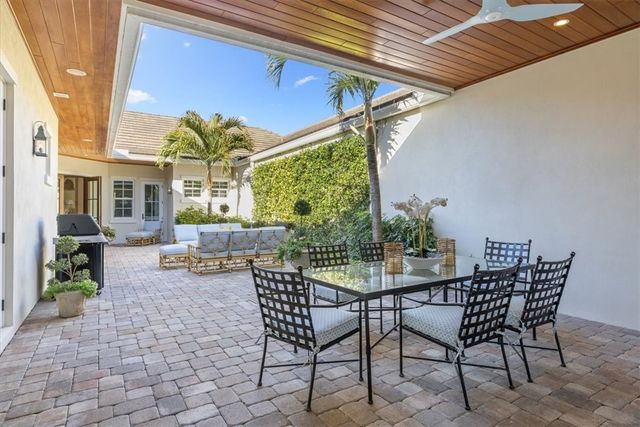 70 White Orchid Way N, Vero Beach, FL 32963