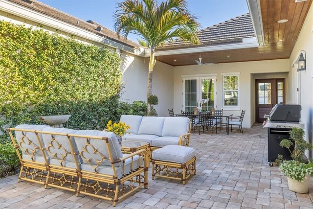 70 White Orchid Way N, Vero Beach, FL 32963