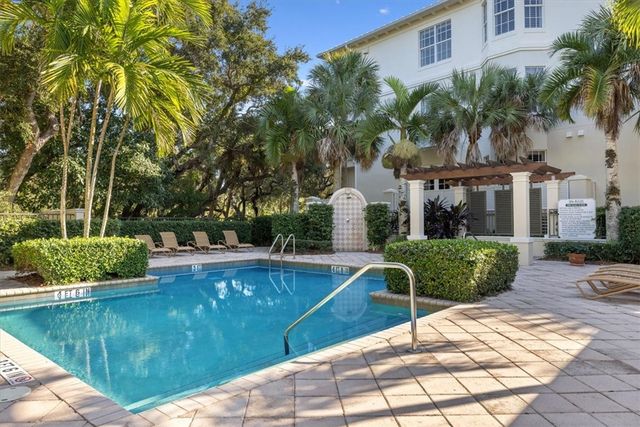 70 White Orchid Way N, Vero Beach, FL 32963