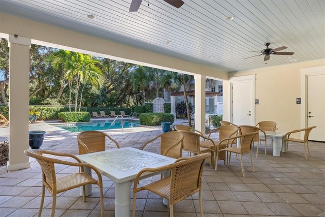 70 White Orchid Way N, Vero Beach, FL 32963