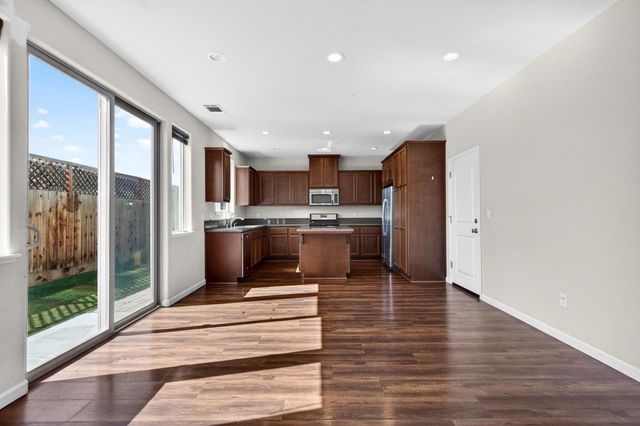 301 Slate Avenue, Hollister, CA 95023