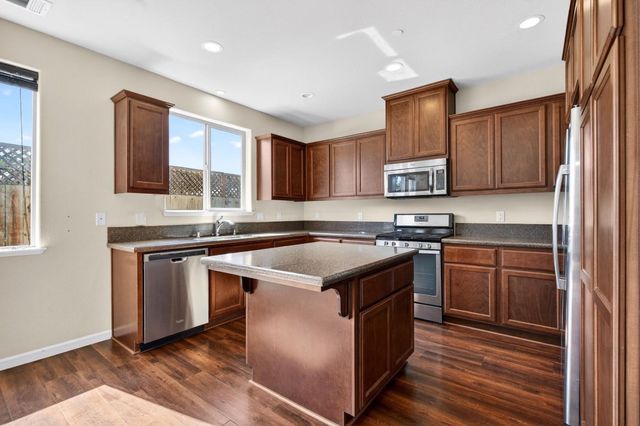 301 Slate Avenue, Hollister, CA 95023