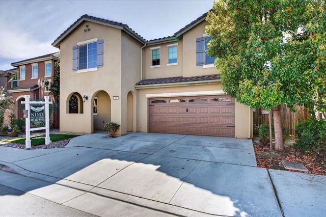 301 Slate Avenue, Hollister, CA 95023