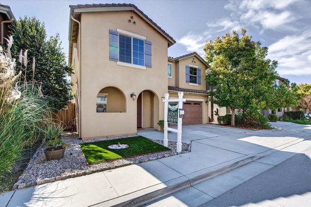 301 Slate Avenue, Hollister, CA 95023