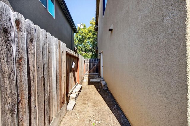 301 Slate Avenue, Hollister, CA 95023