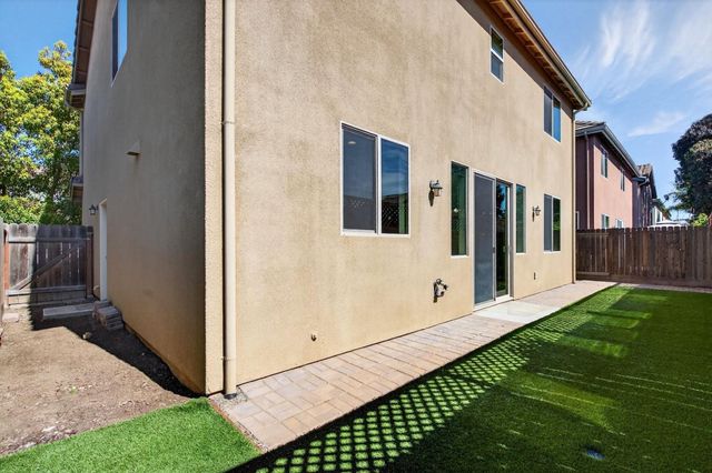 301 Slate Avenue, Hollister, CA 95023