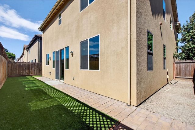 301 Slate Avenue, Hollister, CA 95023