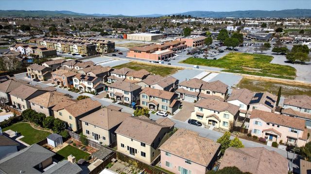 301 Slate Avenue, Hollister, CA 95023