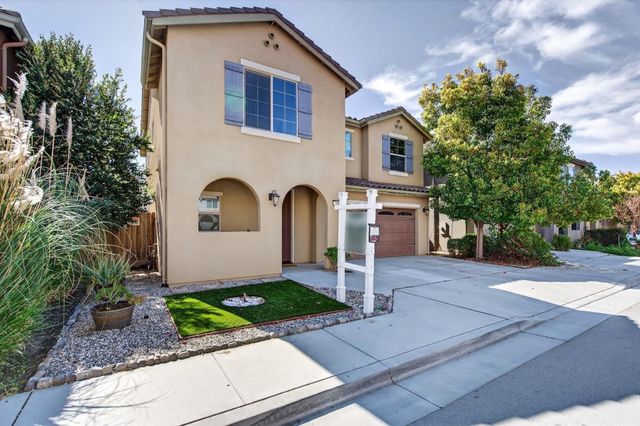 301 Slate Avenue, Hollister, CA 95023